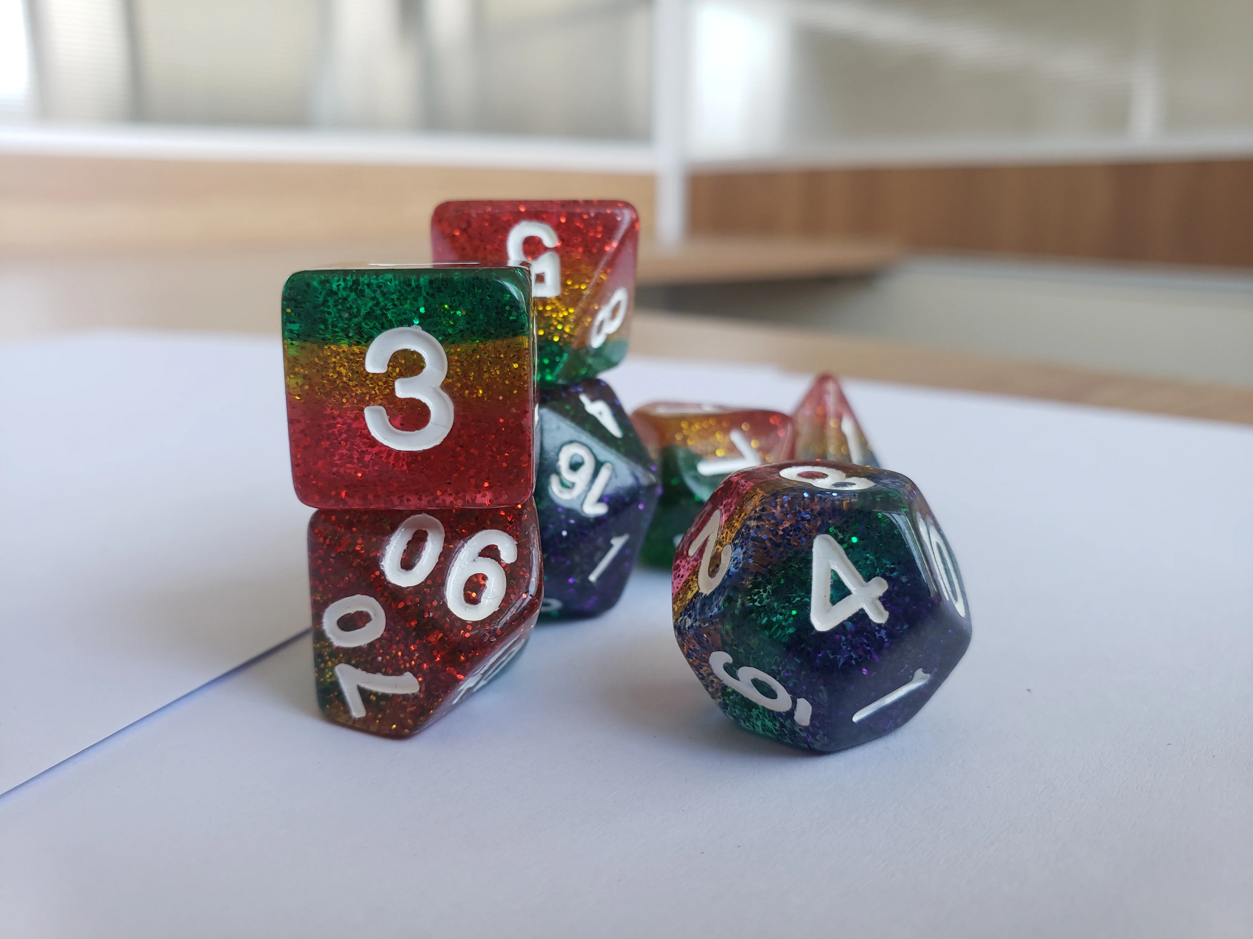 Custom Logo RPG DND Polyhedral Glittering Resin Dice New Design Multiple Layers Colored Bulk Dice Set of 7pcs