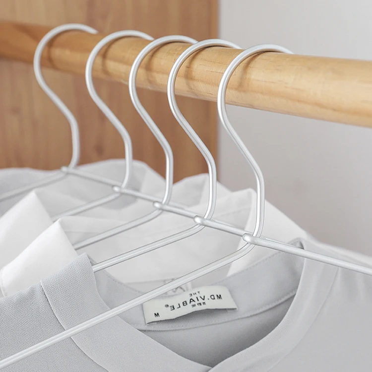 aluinium wire hanger (8)