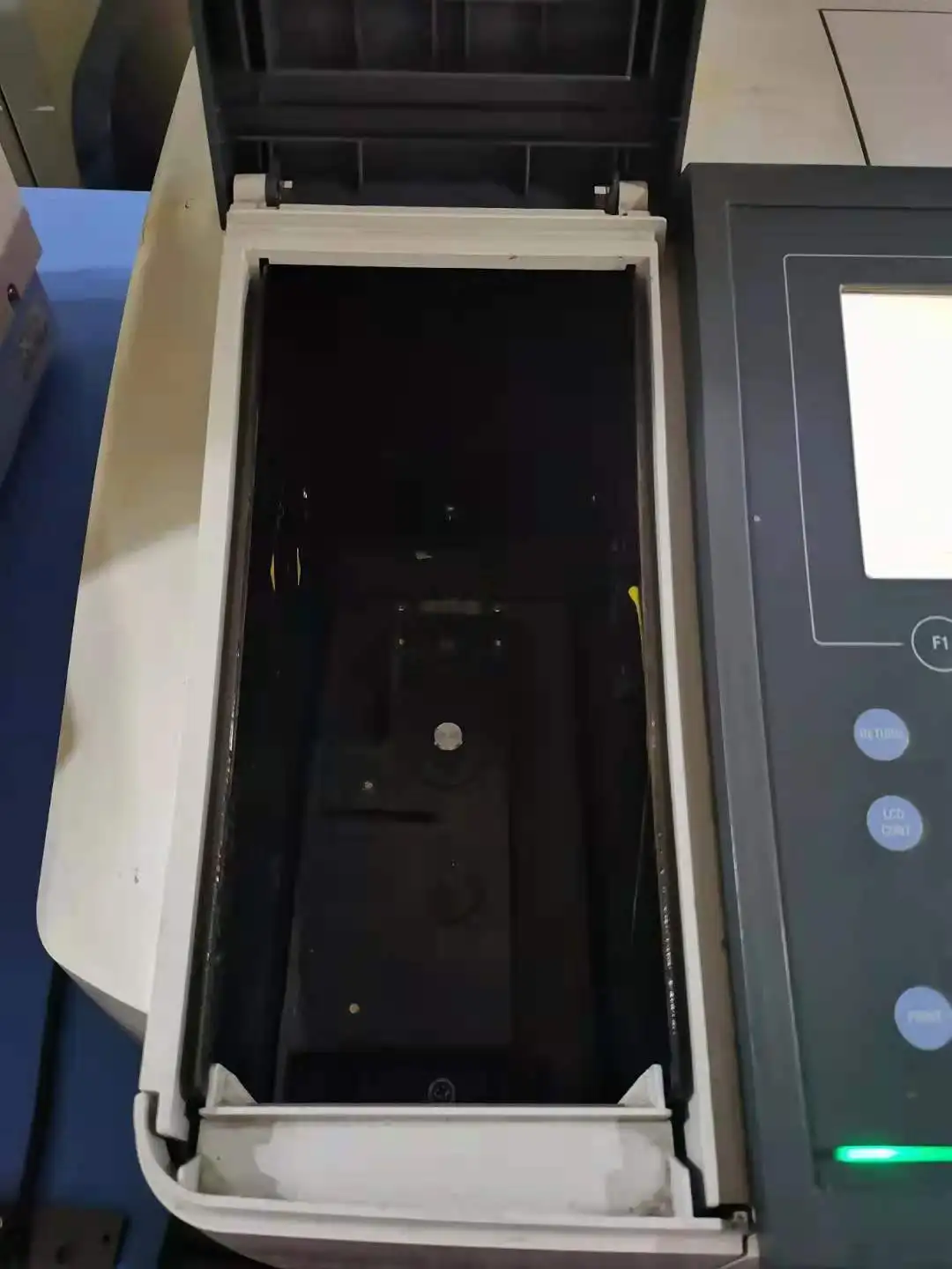  Бывший в употреблении спектрофотометр Япония UV1800 УФ-спектрофотометр низкая