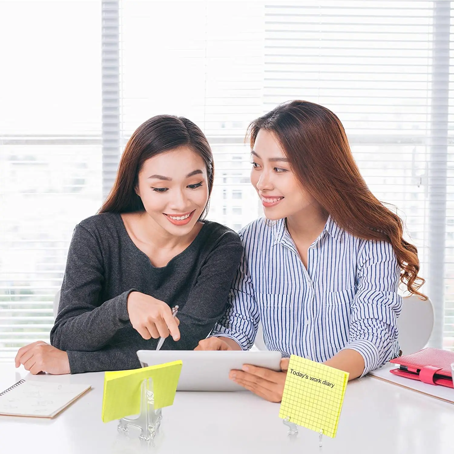 3 Inch Easels Acrylic Plastic Easels for Display Clear Plastic Plate Stands Plastic Picture Mini Easel Stand