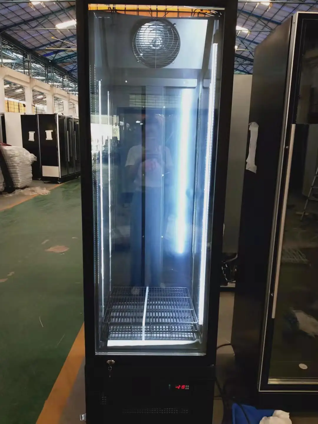 MUXUE vertical freezer single door upright freezer with glass doors for ice cream frozen food comercial refrigerator