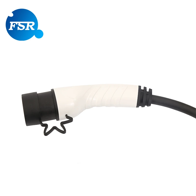  Hot selling 32A thtee-phace European standard Type2 to electric vehicle charging