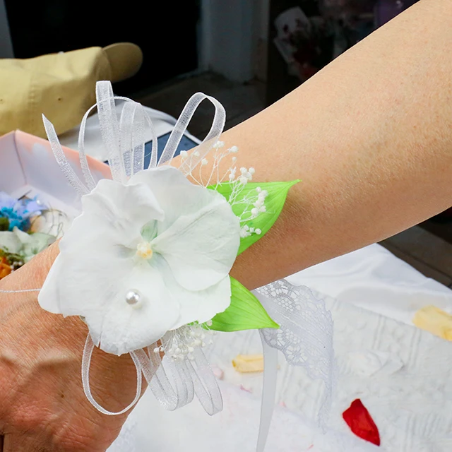 2024 Hot Wedding Corsage and Bride Hand Decor Wrist Flower Chocker for Bridesmaid Prom Party and Homecoming