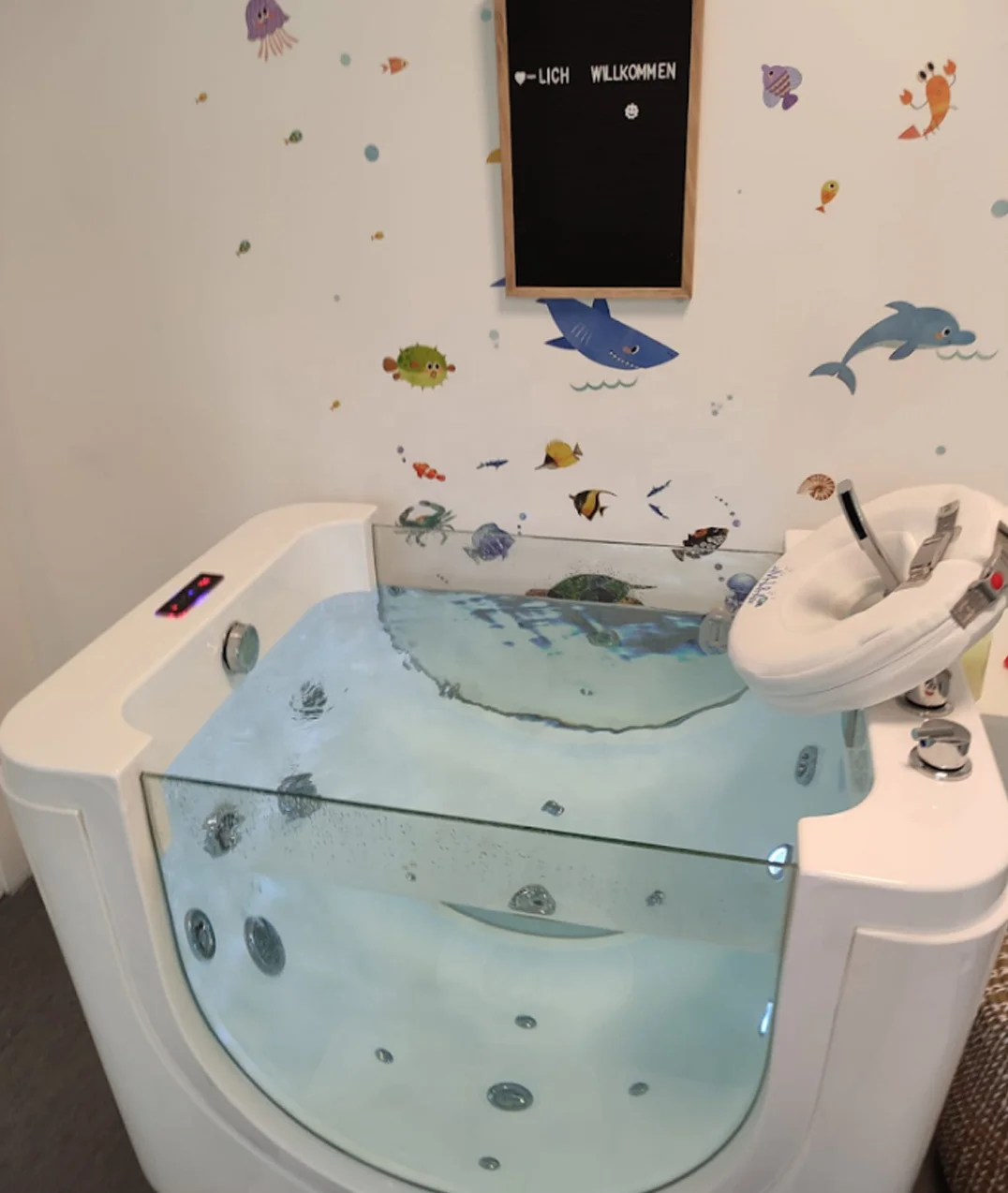 European Style Indoor FreestandingThermostatic Lighting Surfing Newborn Bath Tub Baby Spa