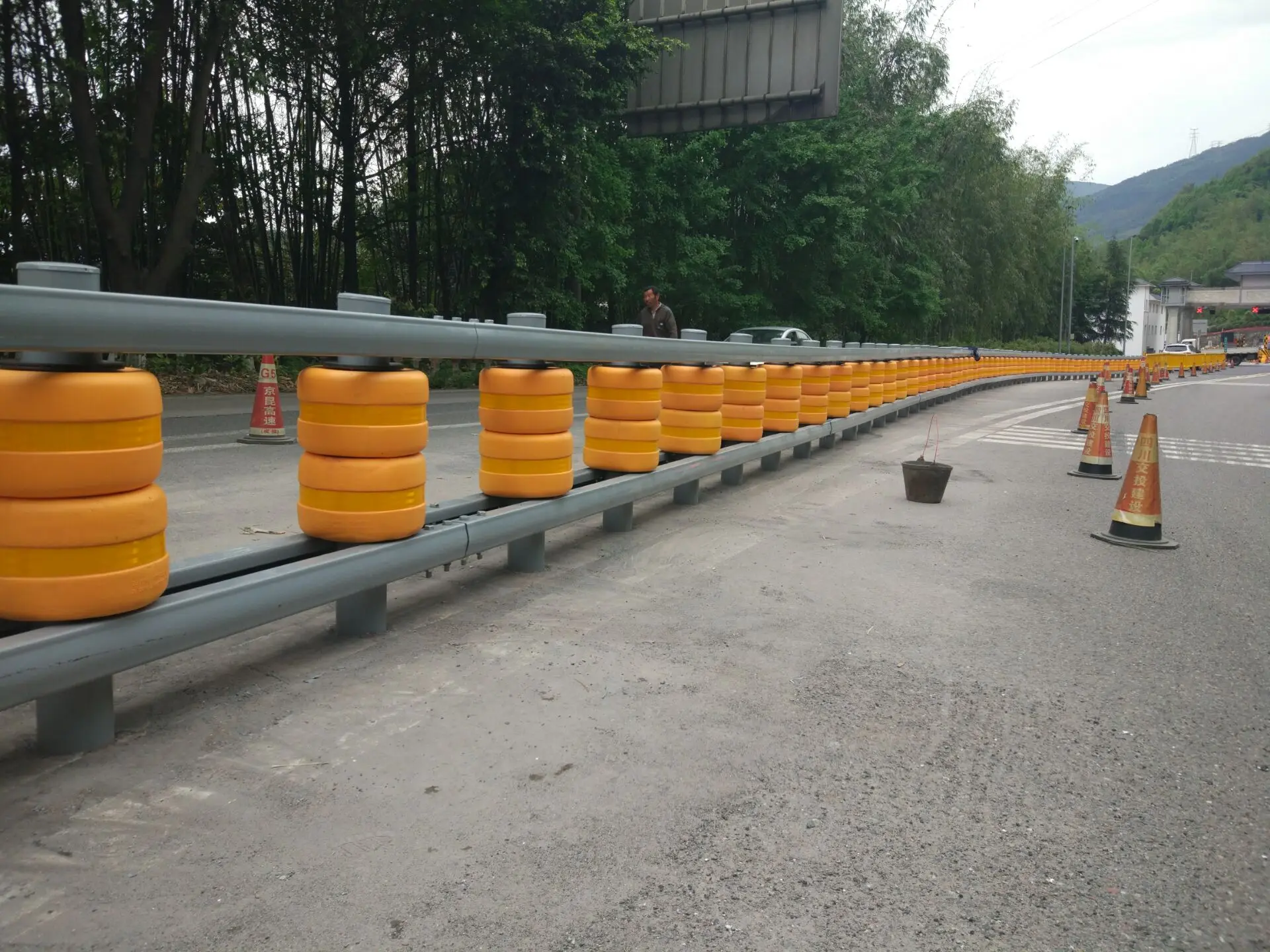 Дорожное дорожное ограждение EVA роликовое