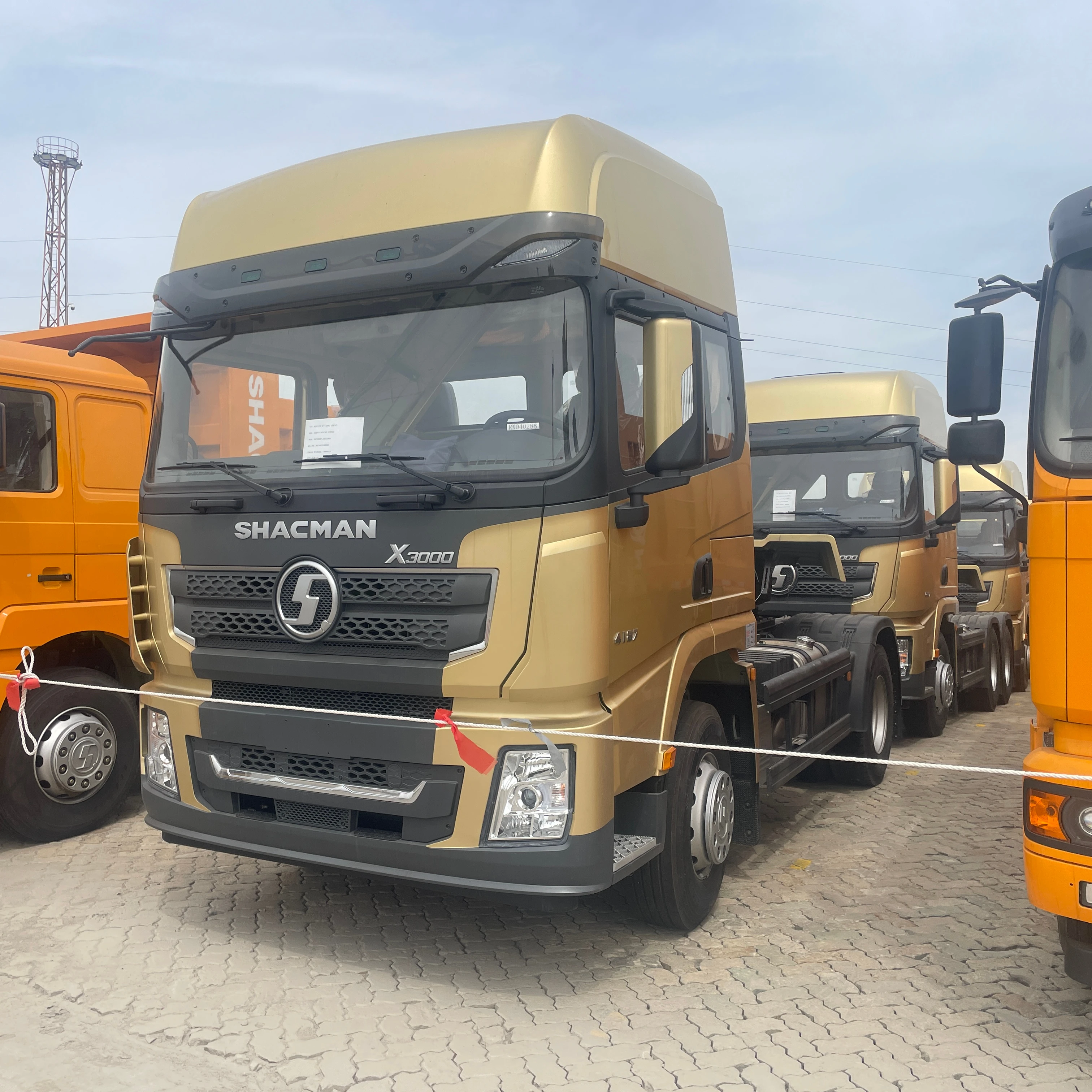 Shacman X3000 420HP 4x2 6x4 Tractor Truck Cummins Diesel LHD for sale