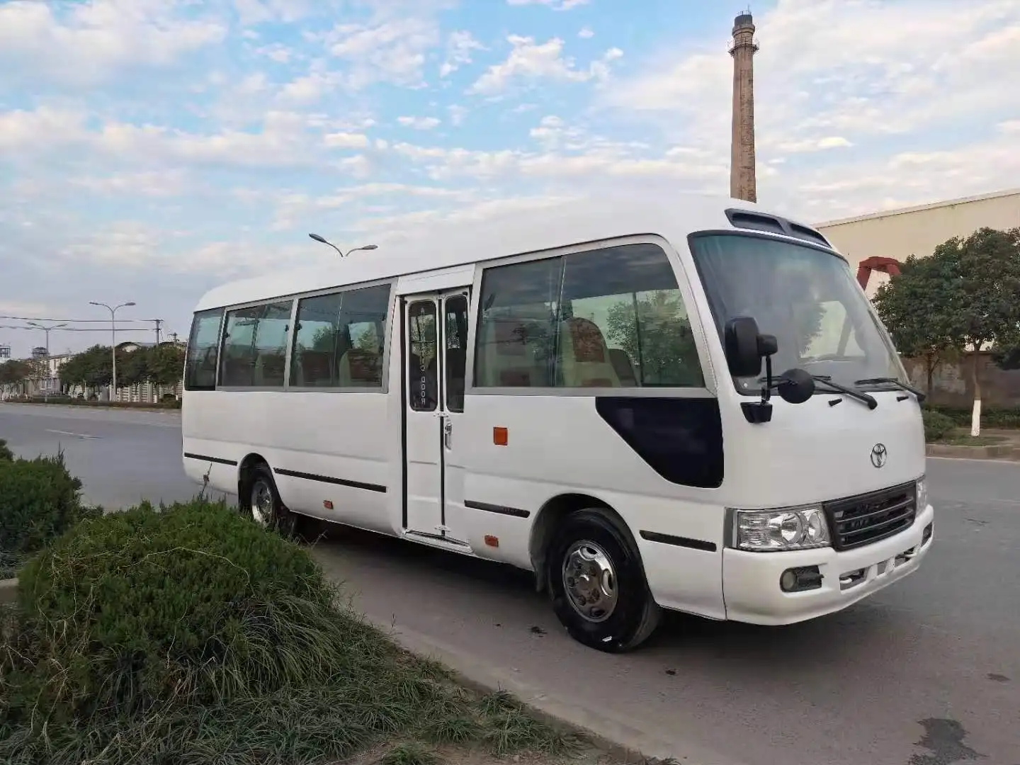 Original Japan Used Toyota Coaster Mini Bus for Sale 23-30 seater bus Passenger Bus left hand drive good Performance
