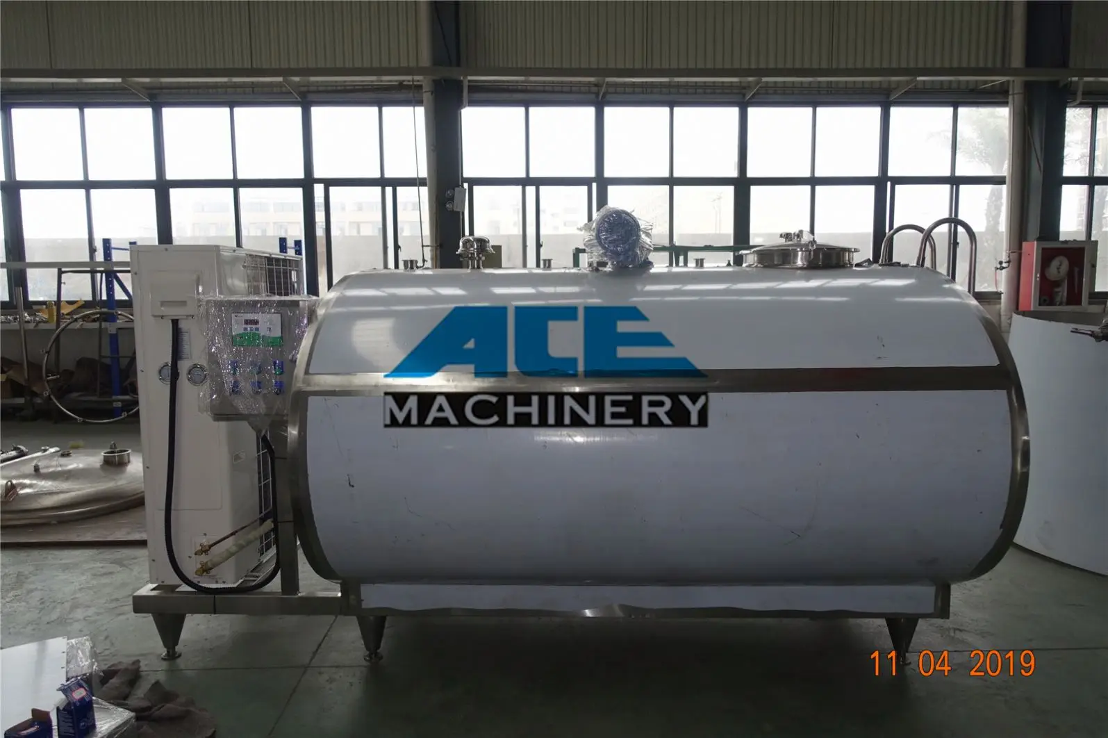 Ace Holding 200Lprice Vertical Bulk Chiller 2000L With Solar Agitation Trailers Milk Cooling Tank