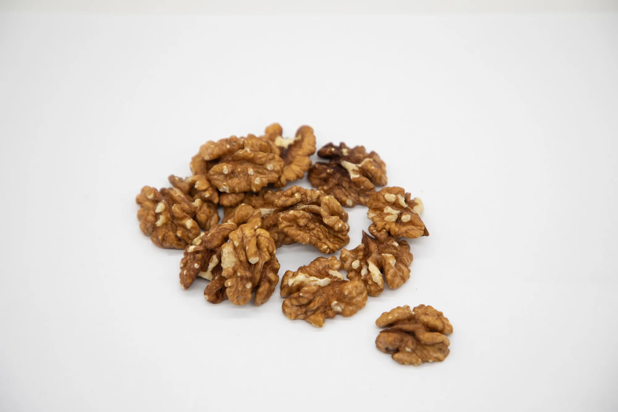Healthy snack top grade organic walnut kernels peeled walnuts nuts in bulk from Uzbekistan manufacturer