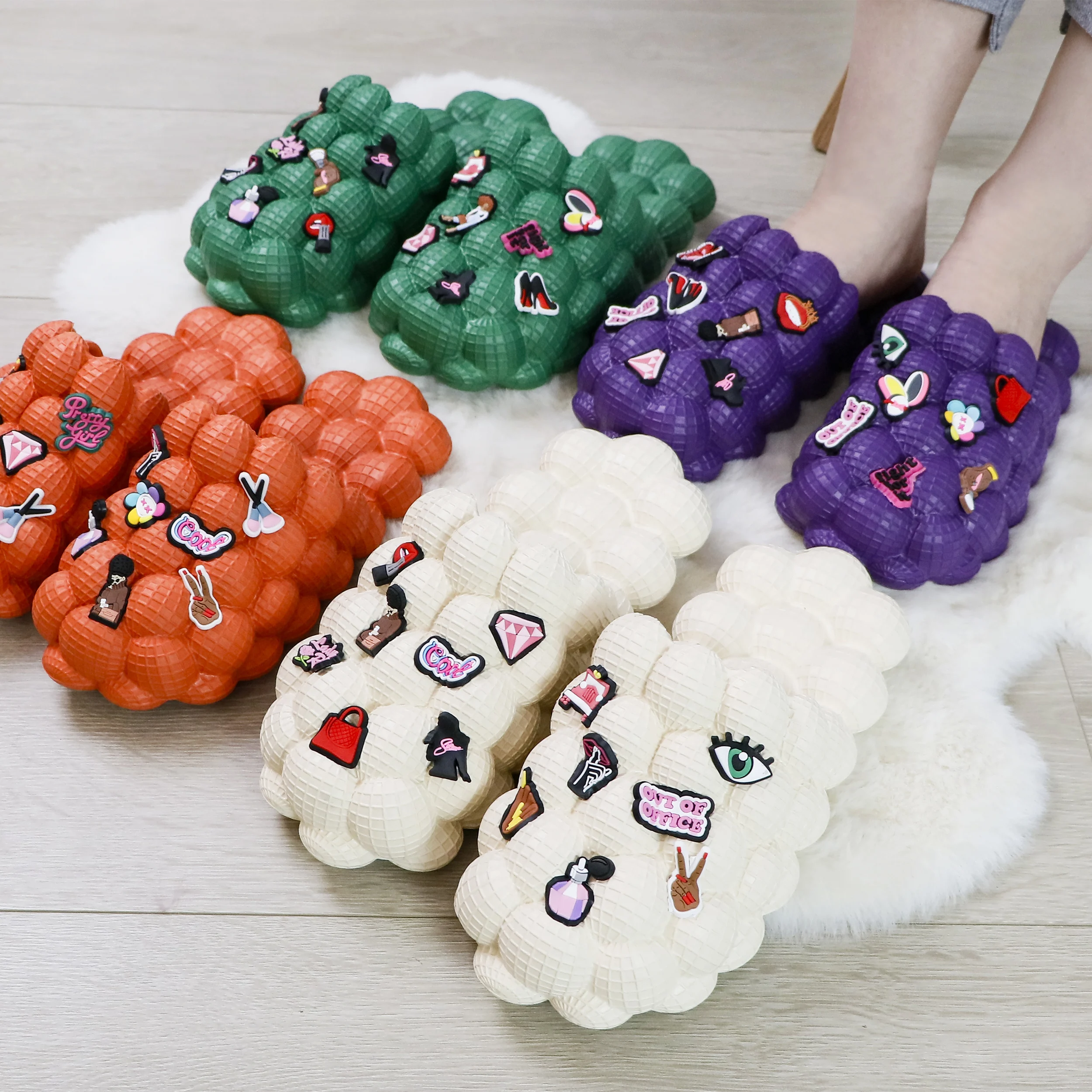 2023 Custom Summer Women Bubble Slippers Sandals Ladies Massage Bubble Slides With Charms For Men Female