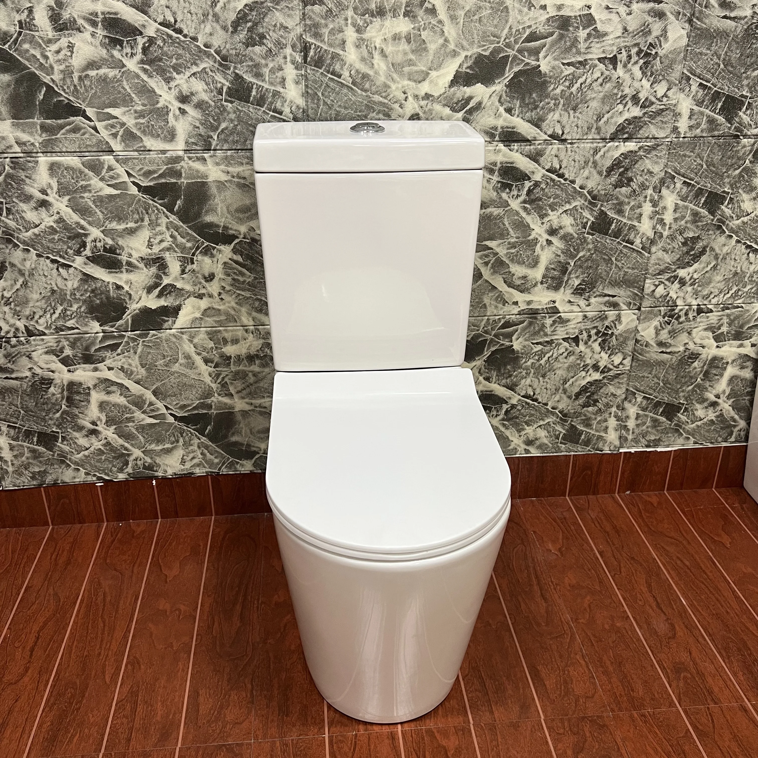 Large flush luxury ceramic toilet large elderly modern split body water tank toilet cover bathroom seat flush toilet
