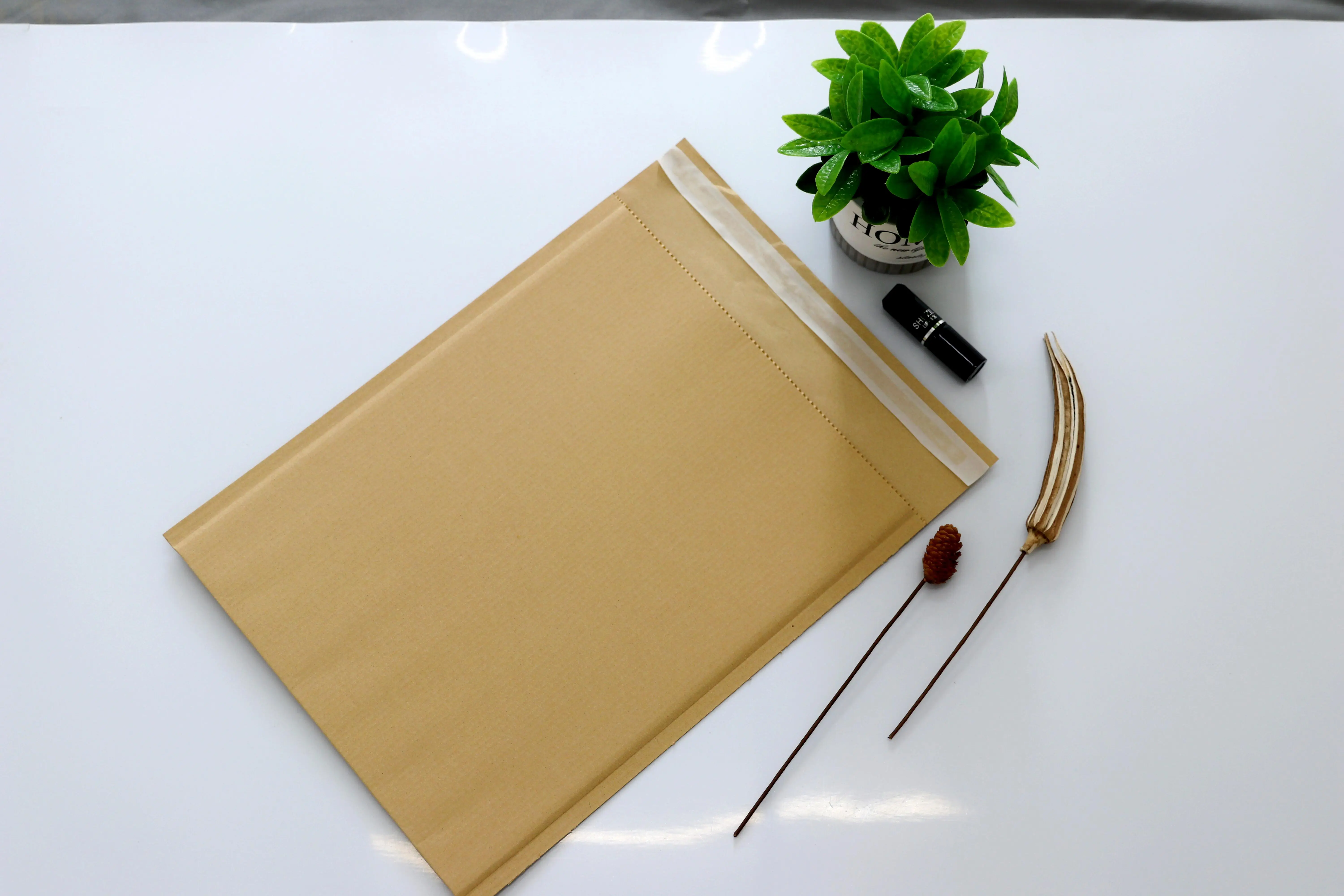 100% recycled printable logo shipping waybill pouch document packaging shipping bag corrugated paper stay flat cardboard mailers