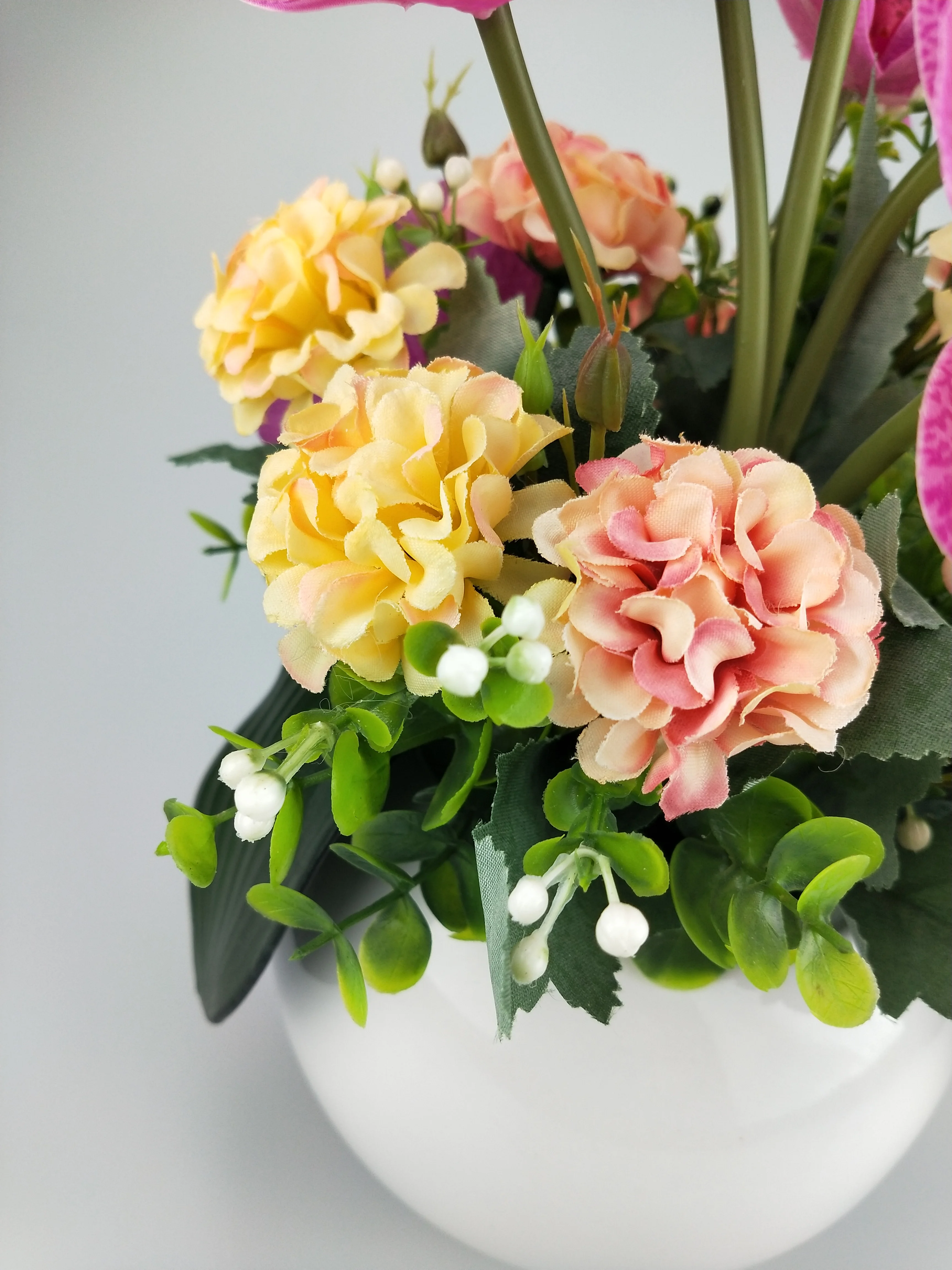 Chinese factory supplier cheap price artificial plastic flower arrangement orchid PE foam leaves in ceramic pot home decor