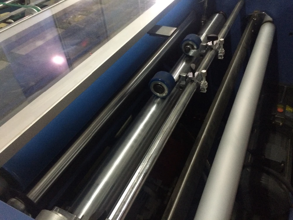 Полуавтоматическая машина для ламинирования термопленкой серии SFML