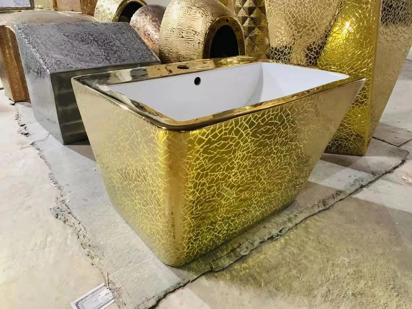 High Quality of Wc Wall Hung Wc Toilets Toilet for Bathroom Rose Gold Modern Seat Cover White Ceramic Round Wall Mounted toilet