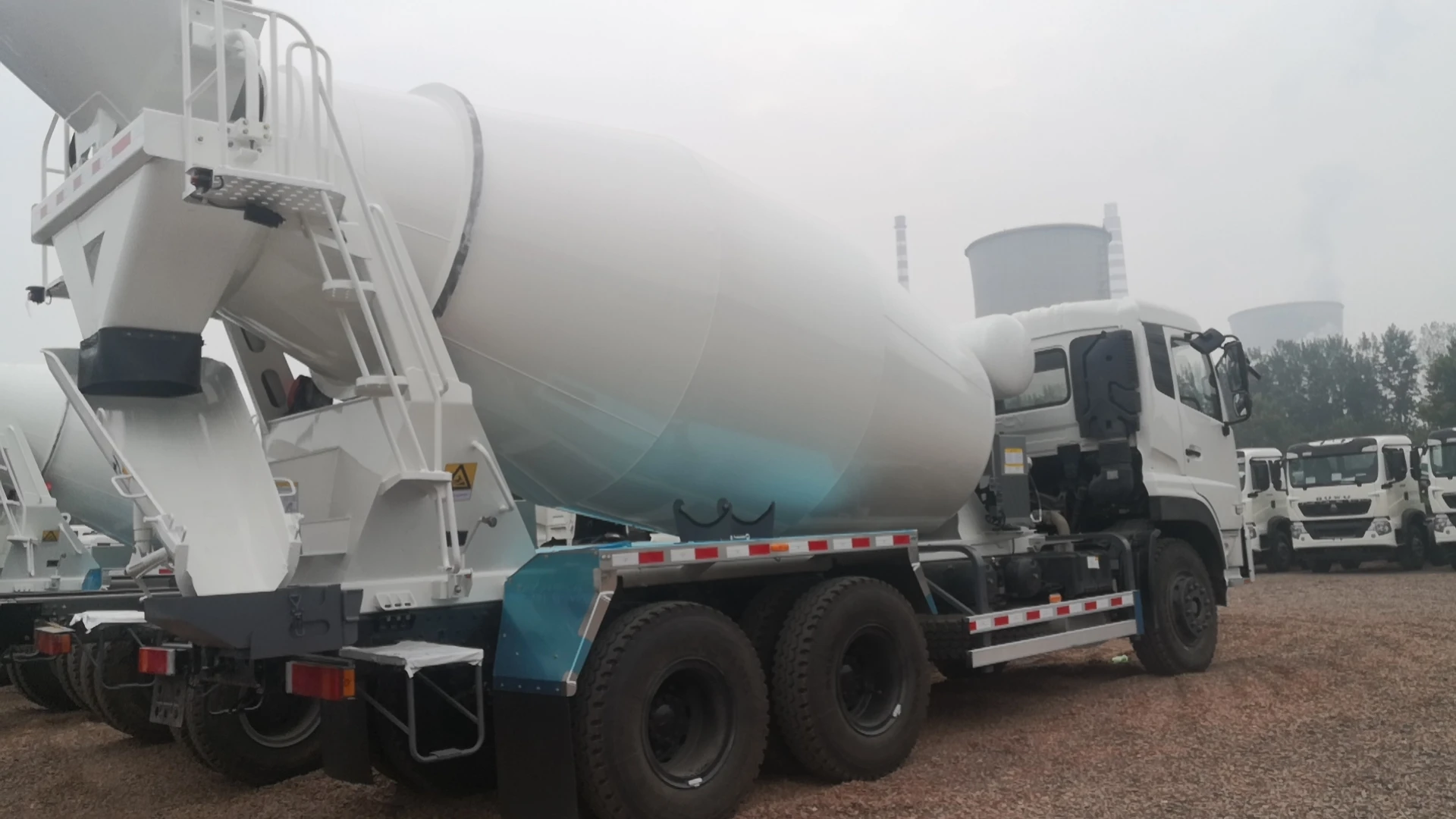 Sinotruk heavy duty truck high capacity used concrete mixer with
