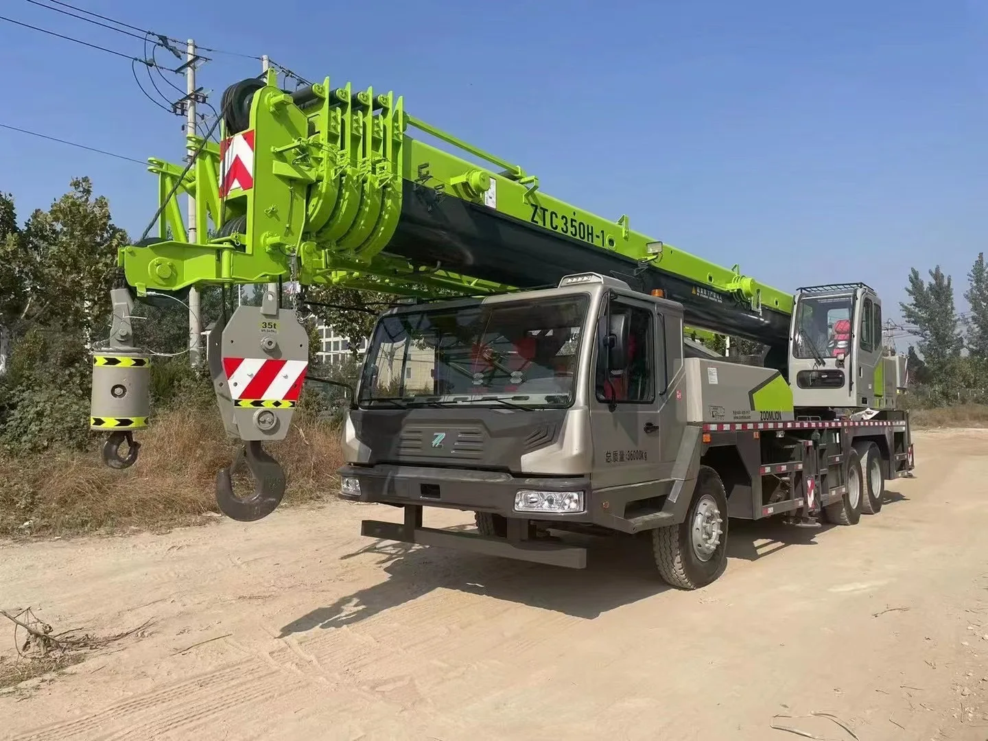 100 Ton Mobile Car Crane Zoomlion Ztc1000V663-1 Construction Machine Mobile Car Crane
