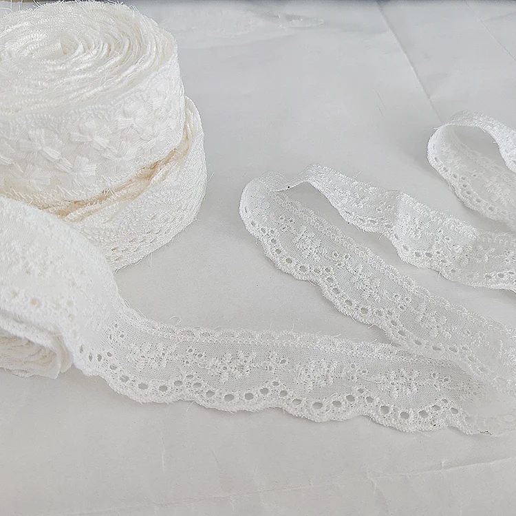 China Low Price Wholesale DIY White Lace Fabric Floral Dress Lace 100% Cotton Trimmed Dresses