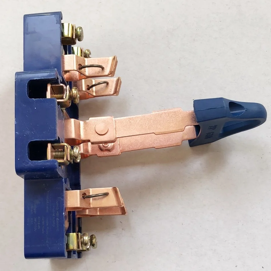 
Factory Supply Change Over Knife Switch With White Copper 2p63A 