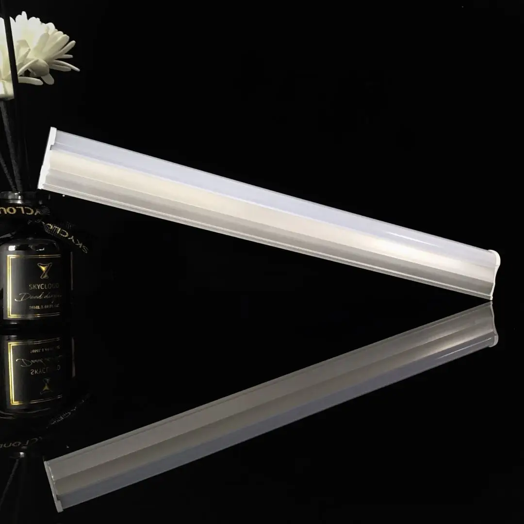 High Quality LED AC 220-240V IP22  SMD2835 T5 Integrated led light fixture120lm/w 1200mm 4f T5 18w  With Best Price