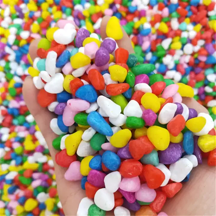 Красочные булыжники и гальки с сеткой