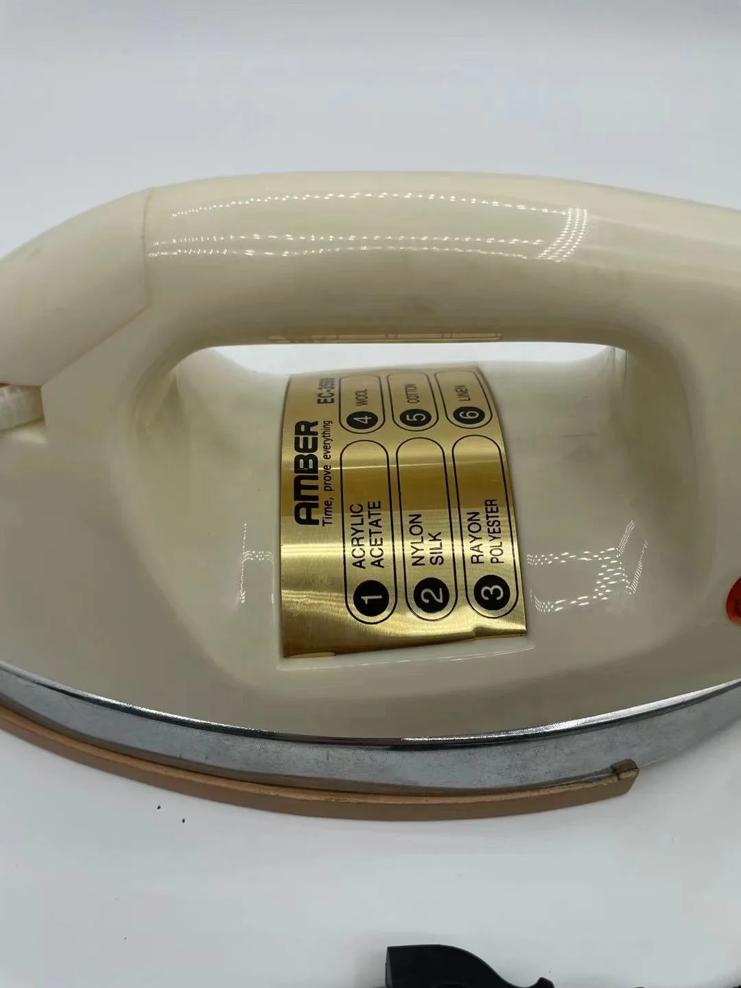 Jiema Electrical Appliance Factory, which has been exporting for 21 years, mainly produces a variety of electric irons