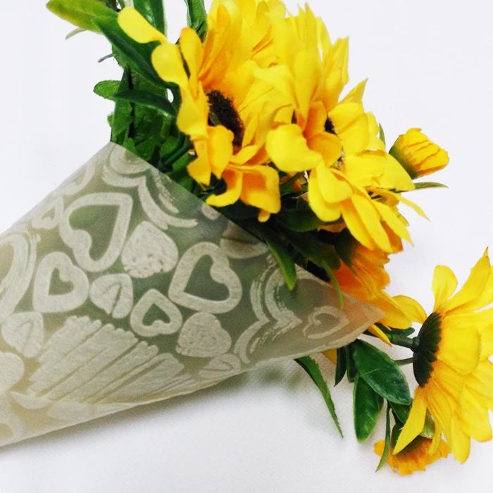 Biodegradable Flower Wrapping Non-Woven Fabric Customized Polypropylene Nonwoven Fabric Embossing Flowers Pack Celebration