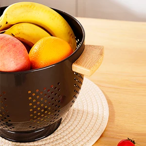 New Design Metal  Over The Sink Colander with Wood Handle,5.5 Quart Powder Coated Stainless Steel Large Kitchen Rice Strainer