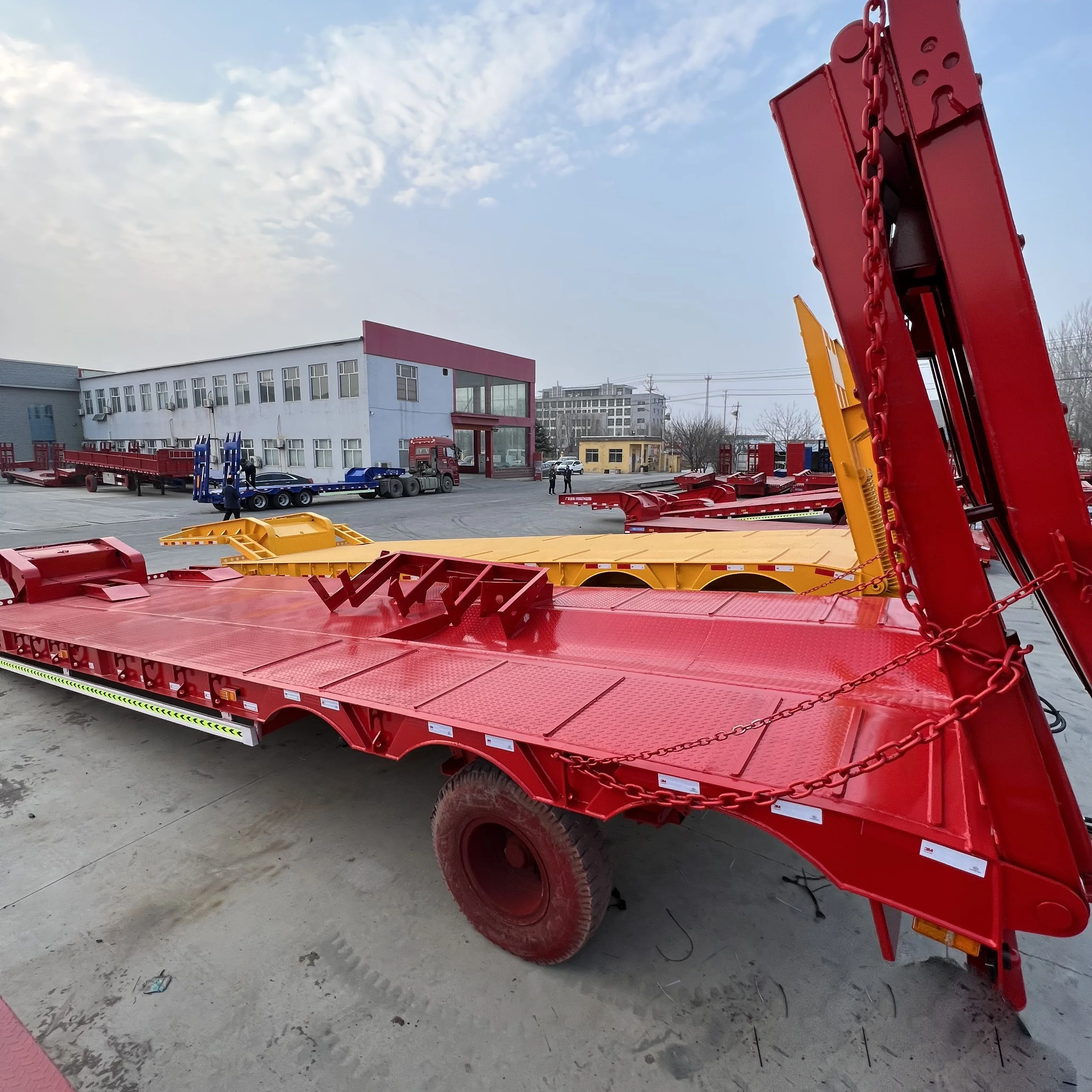 3 Axles flatbed truck trailer mechanical type heavy duty transport lowbed ramp trailers low loader trailer for excavator