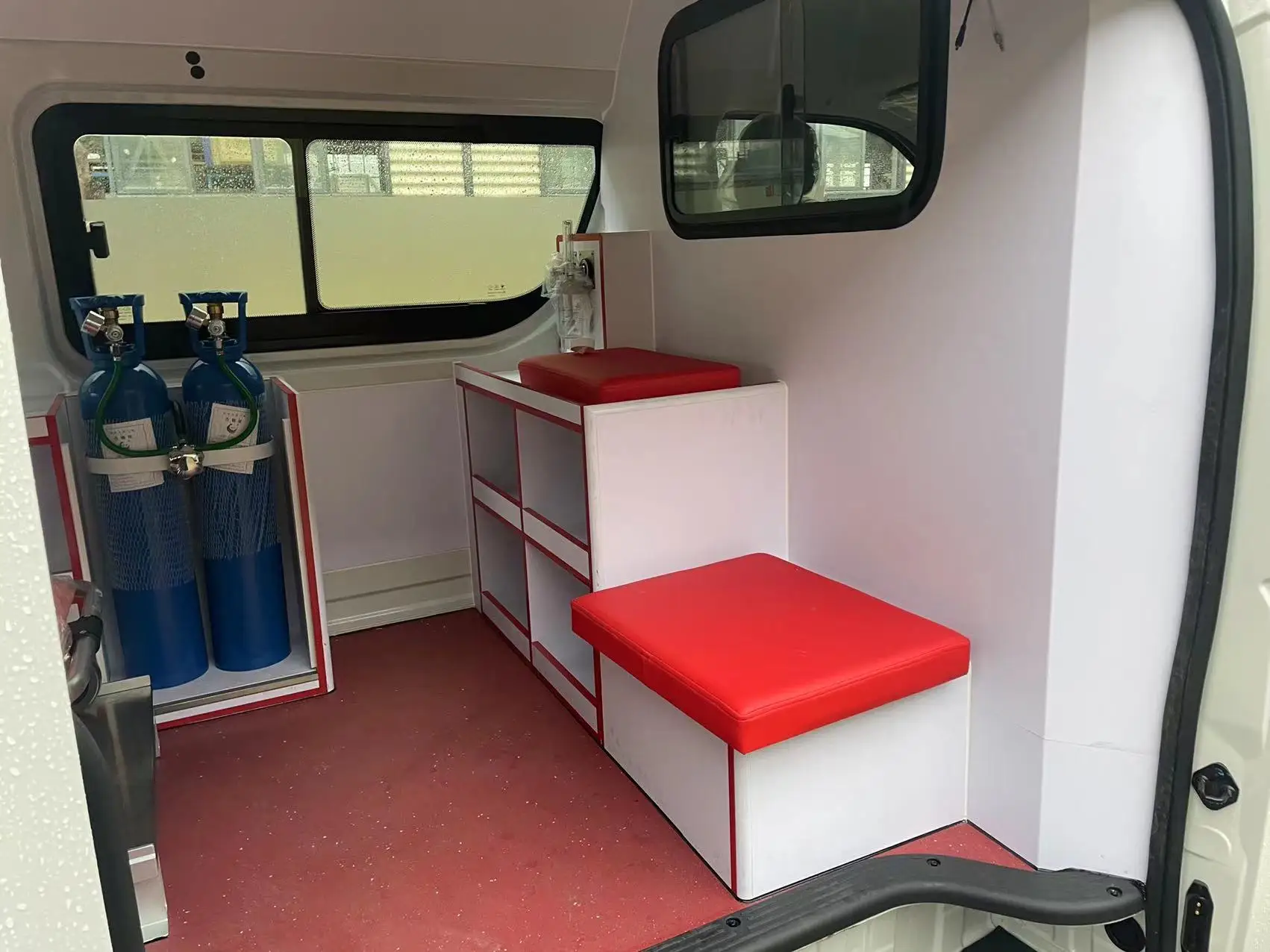 Mid-roof Emergency Hospital First Aid Ambulance Vehicle FOTON G7 Monitoring High Quality Medical ICU Ambulance Car