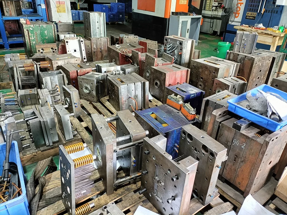 Injection molds for computer mouse plastic accessories plastic mold maker