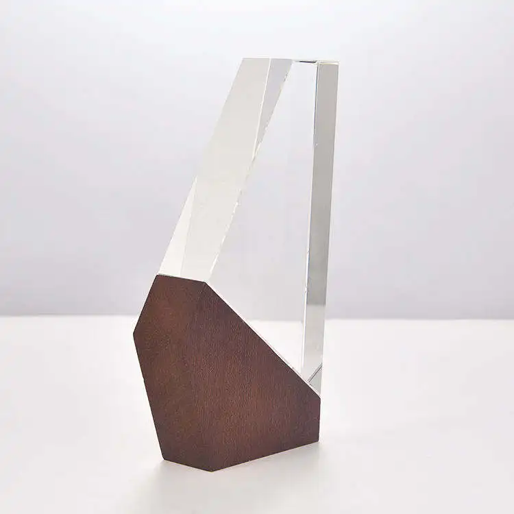 Custom Modern Crystal Glass Trophy Personalized Wooden Base Polygon Shape Crystal Trophy Award