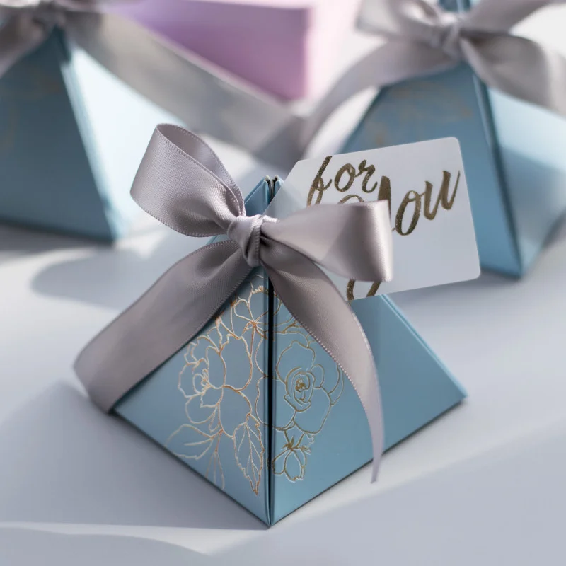 Manufacturer Candy Box Chocolate Packing Boxes Triangle Party With Polyester Ribbon Shredded Paper For Gift Box