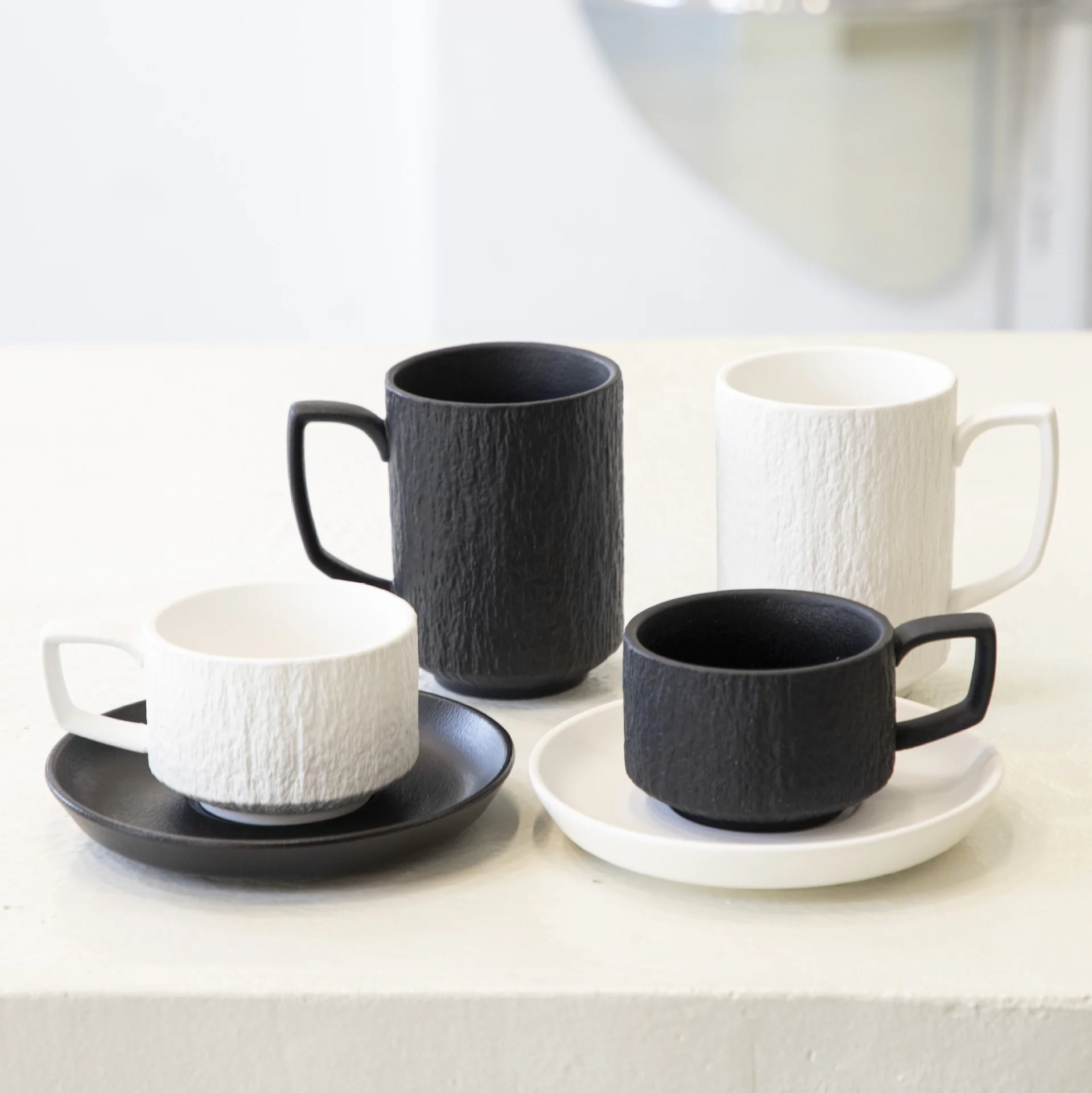 Wholesale creative ceramic mugs black and white rock grain coffee cups tea cup and saucer set mug