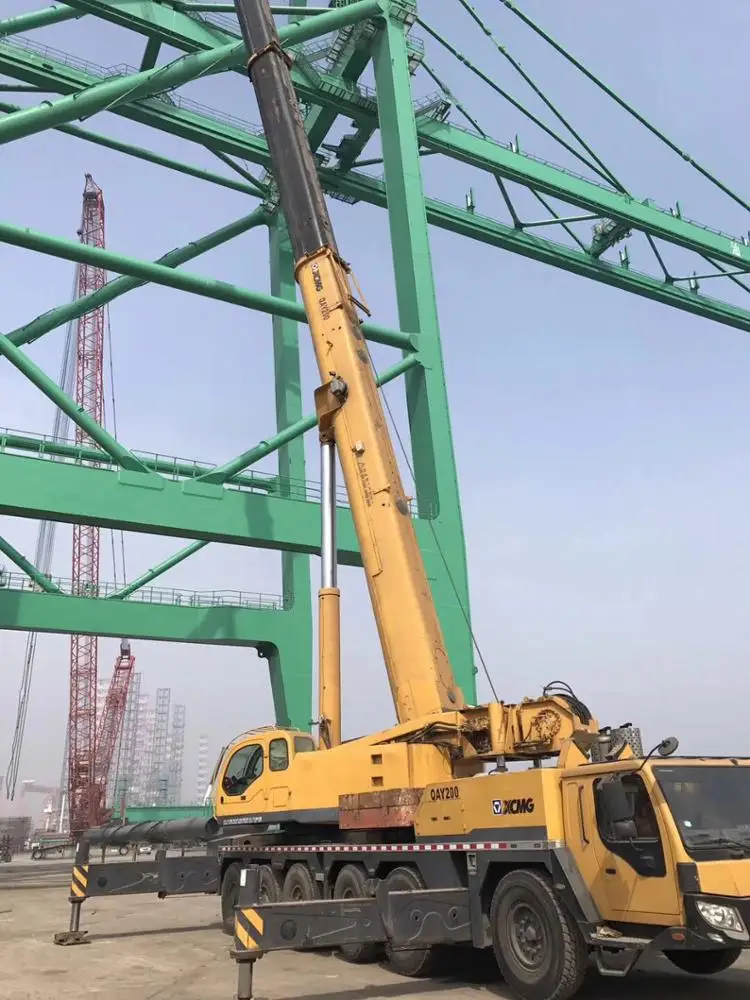 Used Second hand XCMG QAY200 Truck Crane 200ton, Hot Sale XCMG 200 ton Mobile Crane  XCMG  Truck Crane 200ton for used