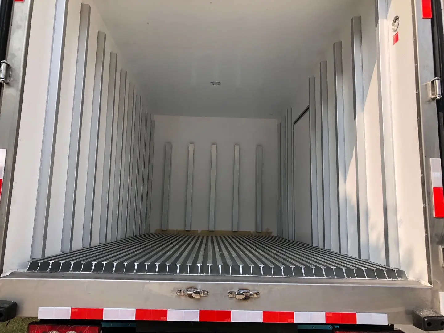 high quality finished or CKD insulated frozen refrigerated truck body box with low price