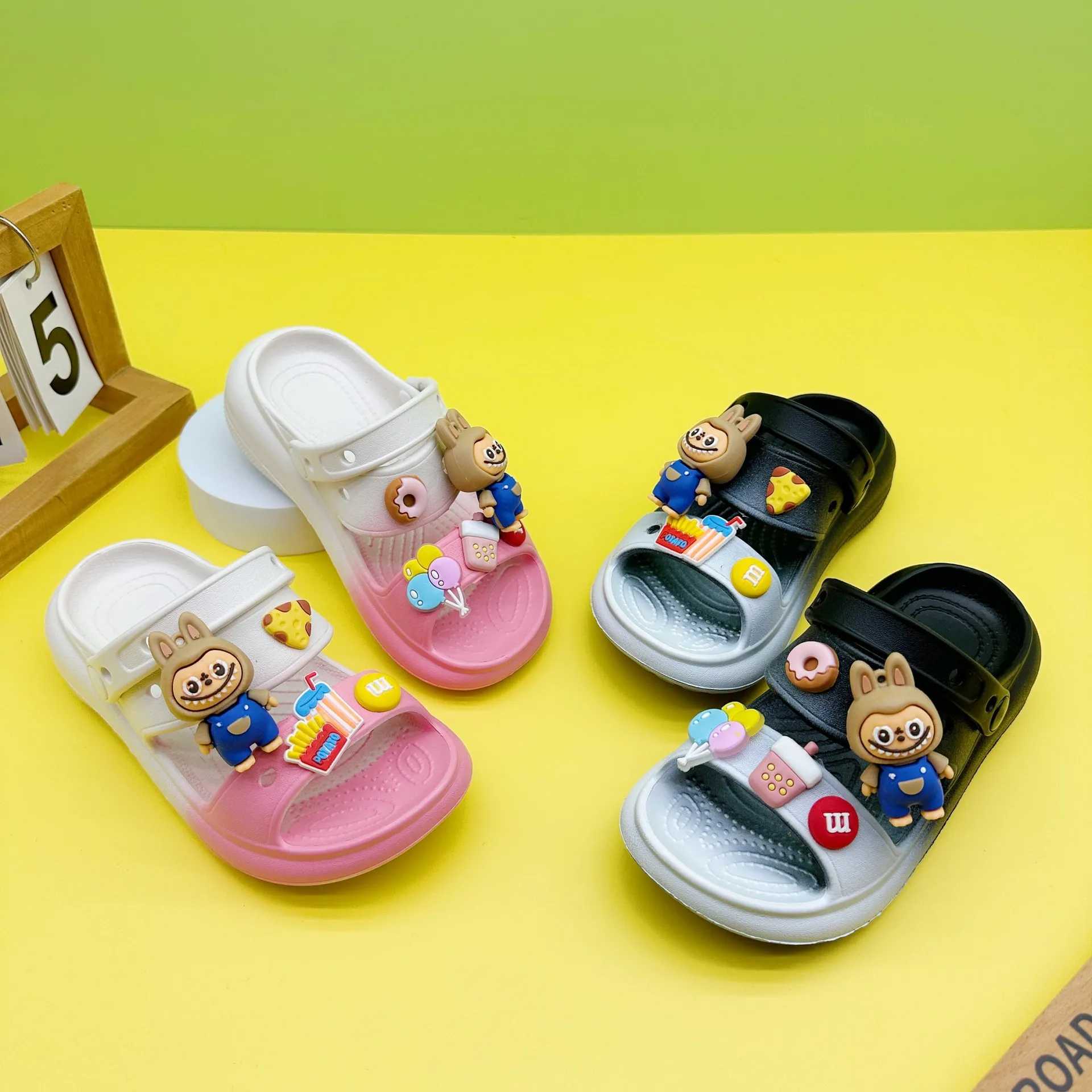 2024 new Gradient  parent-child slippers for boys and girls Labbu  EVA soft sole non-slip Baotou sandals