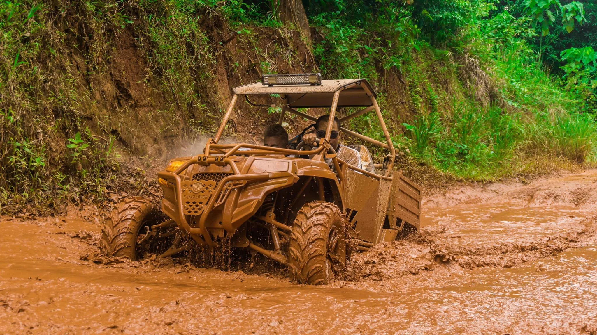 Chinese Farm UTV 400cc 4x4  shaft  drive  farming dune buggy with big cargo box load capacity 400 KG, hydraulic dumper, EPA/CE