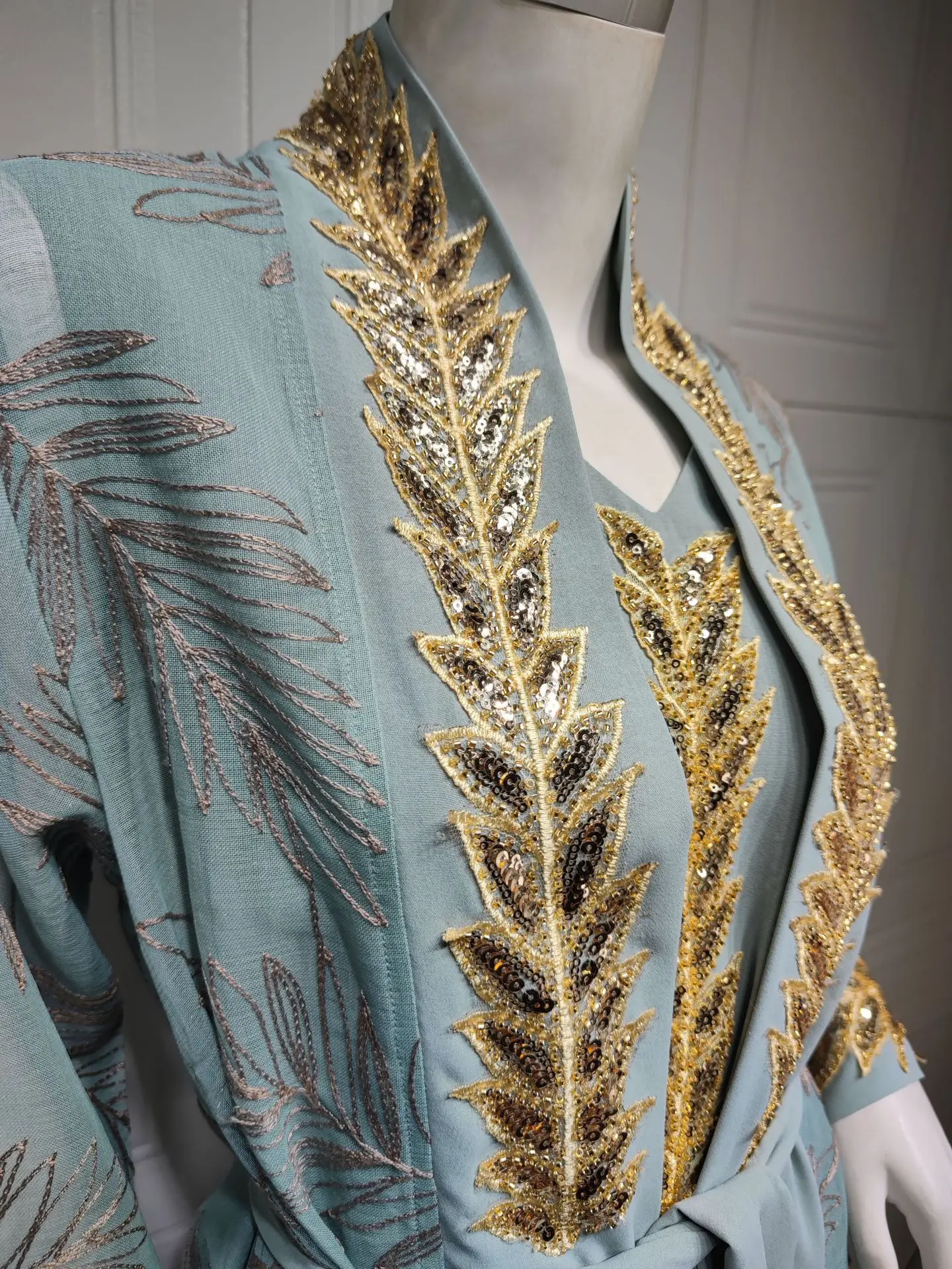 Trendy Beautiful New Caftan Dress with Sequin Embellished Kaftan Arab Jalabiya High Quality Middle East Muslim Woman Dress