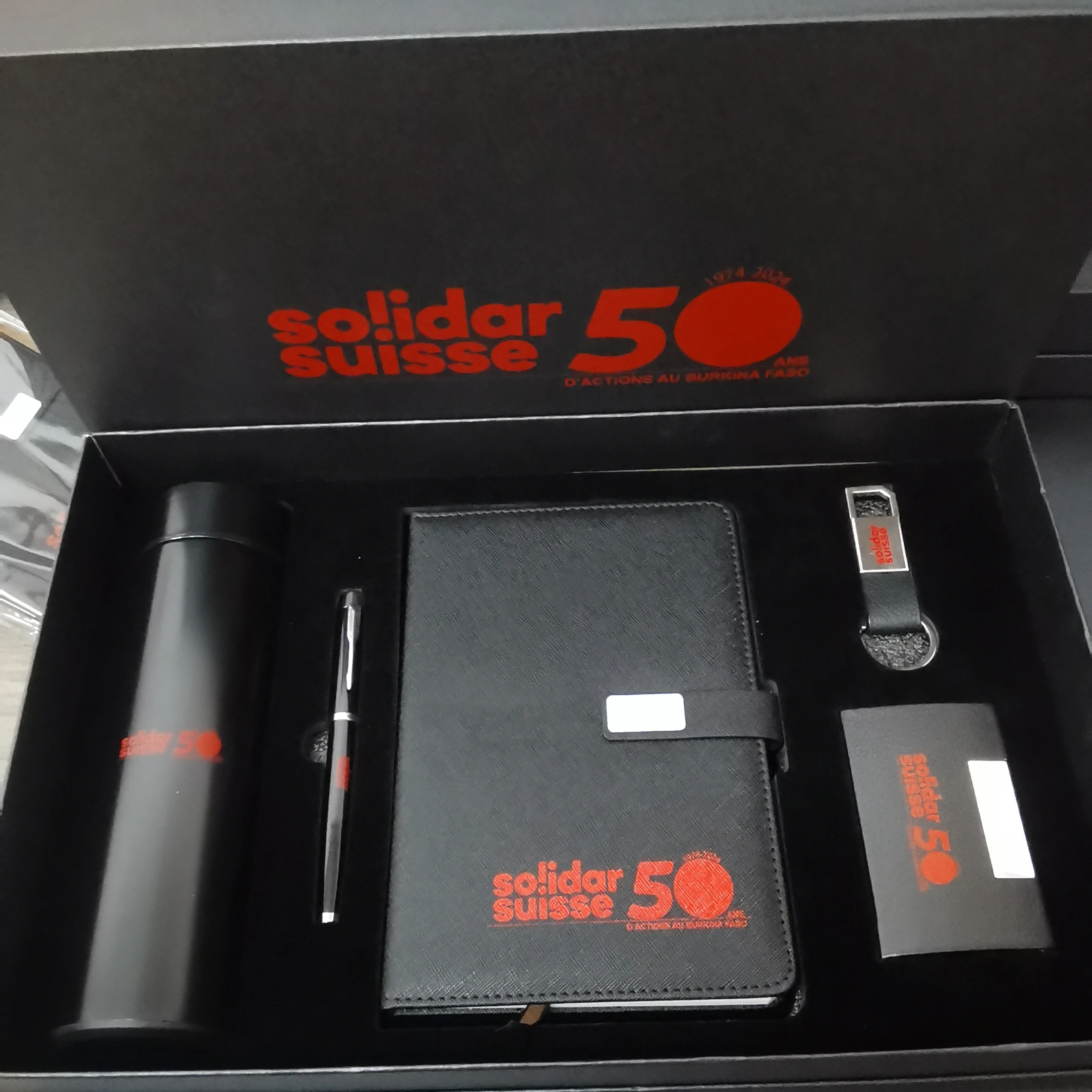 Business Gift set Keychain Notepad Signature pen Office meeting Event Gift with hand gift box set