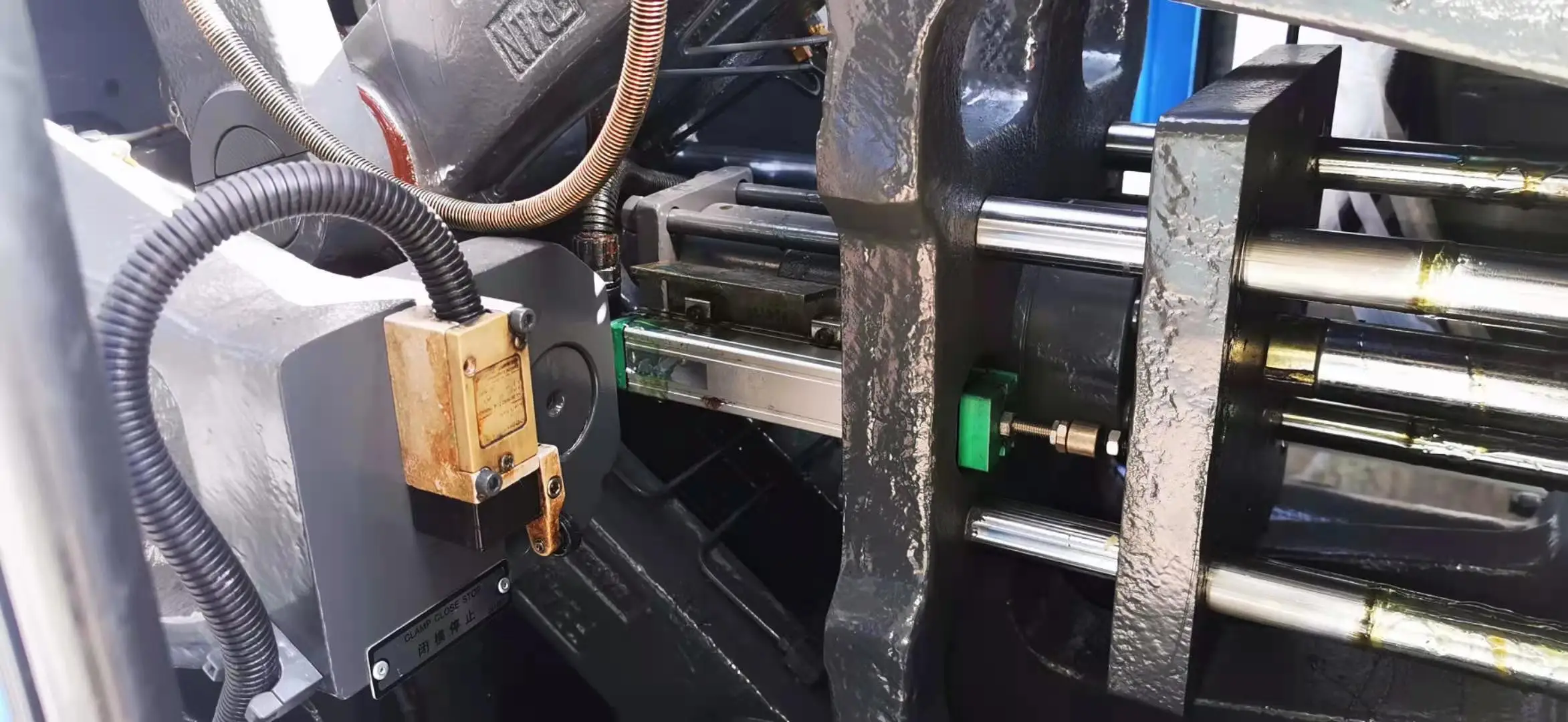 Использованные машины для литья под давлением оригинальные MA1200 пластиковые 120ton мусорного ящика