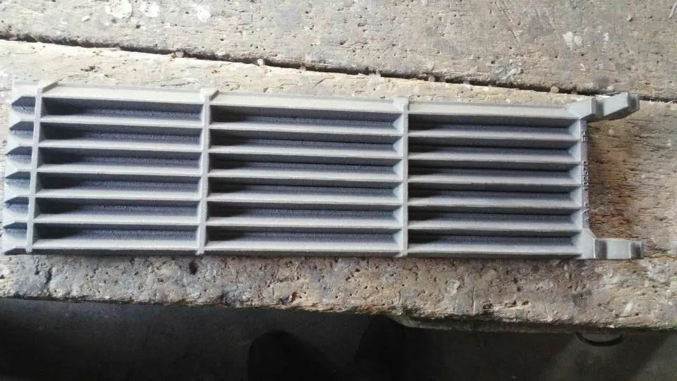 heavy-duty cast iron grates with special drainage channels char broilers Slanted cooking surface