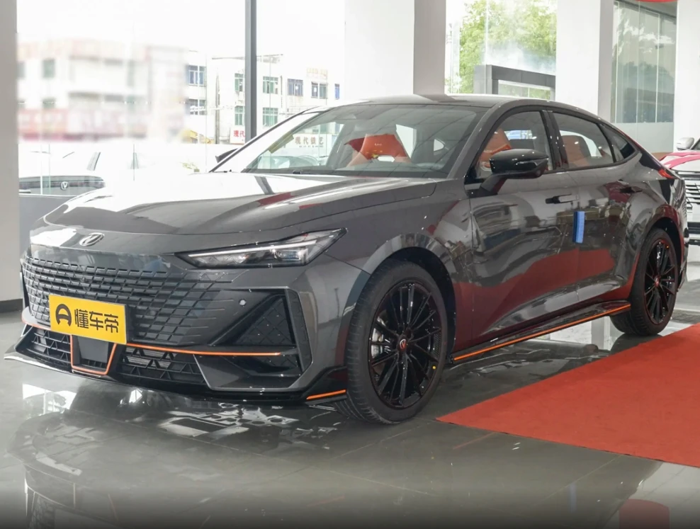 Changan Uni-v 2023 1.5t Changan Univ New Car Changan Uni V Auto Trade/Voiture