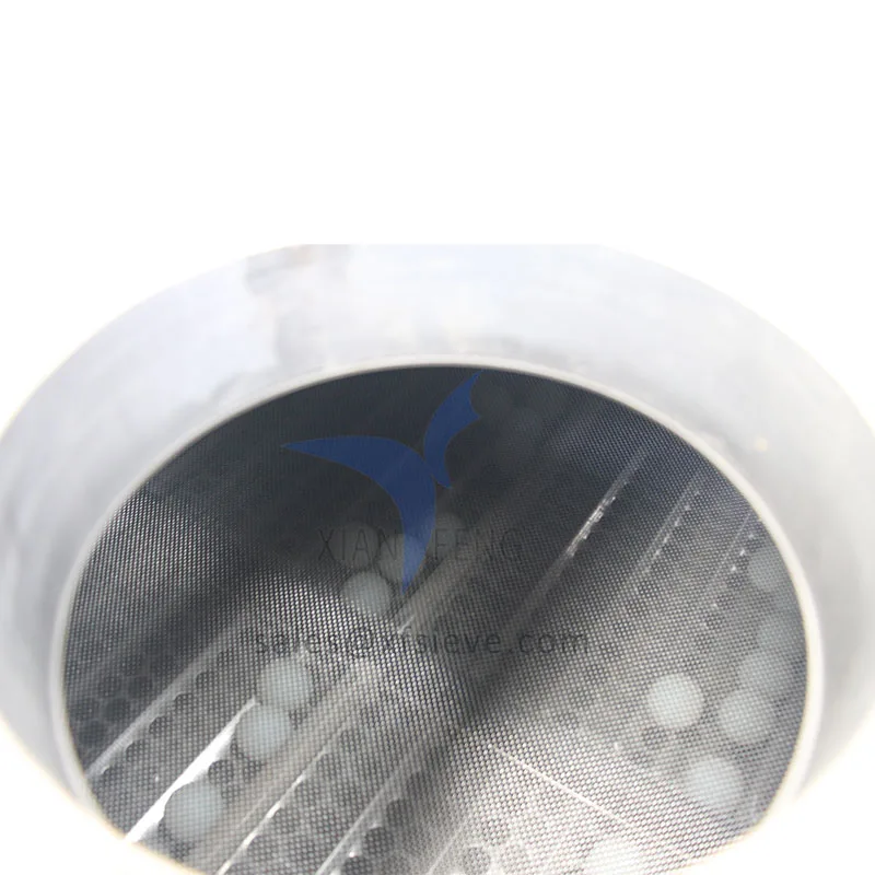 XIANFENG Vibrating screen equipment manufacturers,the whole machine carbon steel material Square Swing Vibration Screen.