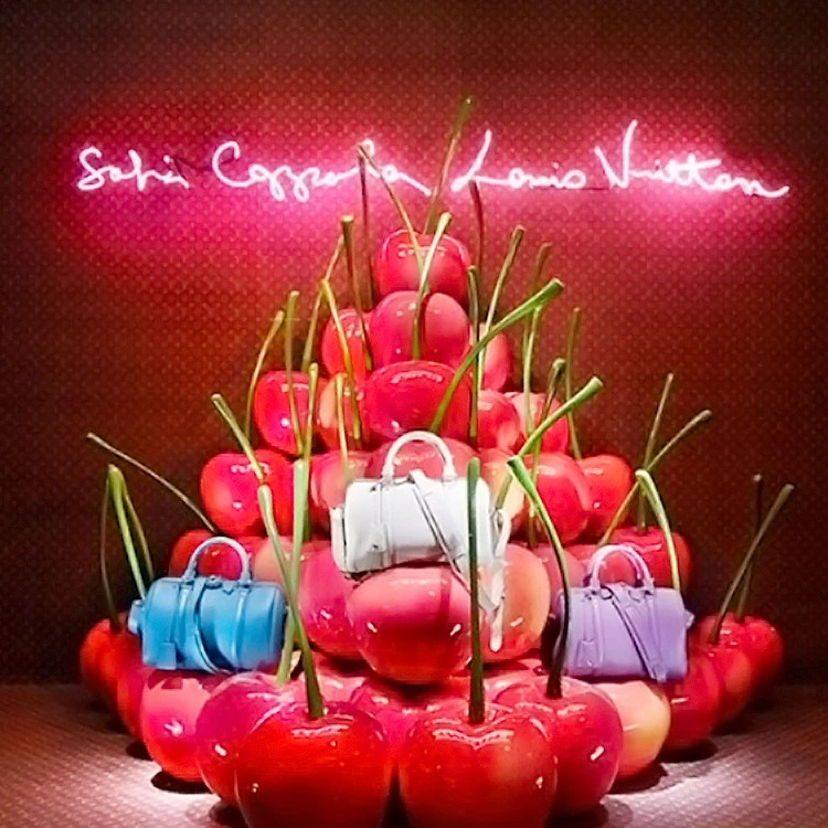 Custom fashion Fiberglass Red Cherry Sculpture  Artificial Cherry Fruit Statue Decoration for  Event Party Holiday Shop