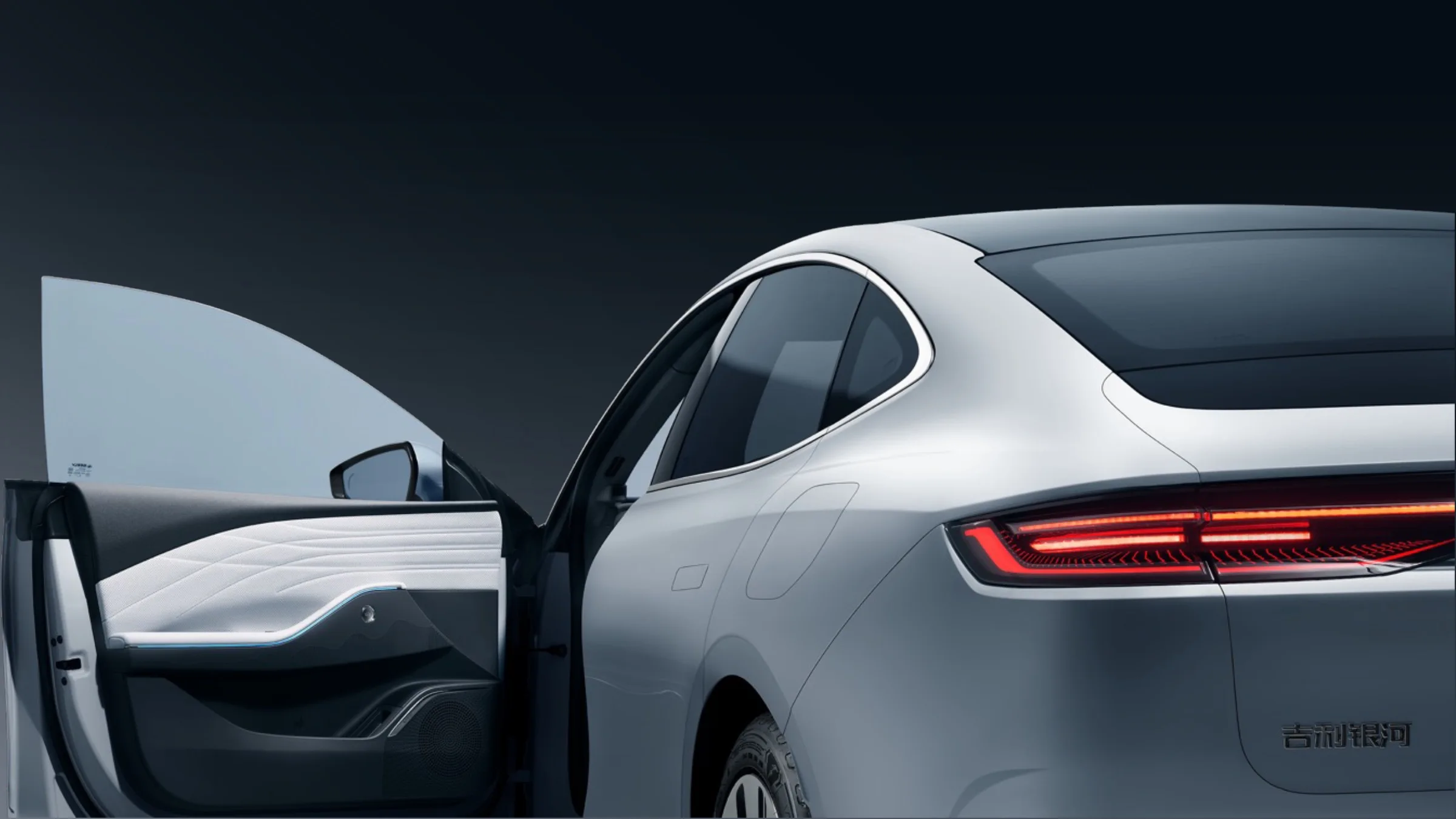 Geely Galaxy E8 2024 теперь модель умный и надежный автомобиль для семьи безопасный