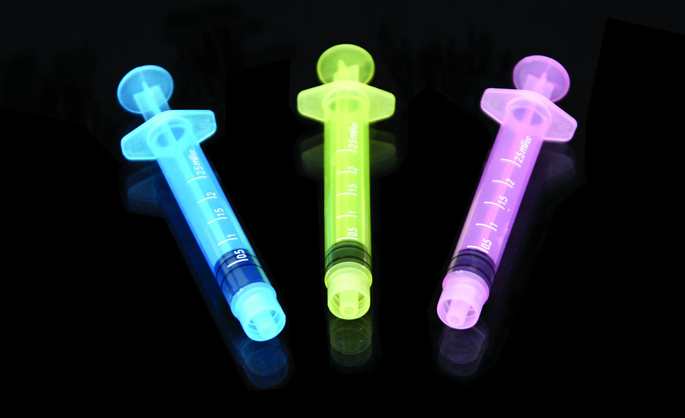 Coloured 60ml syringe with needle Cosmetic packaging