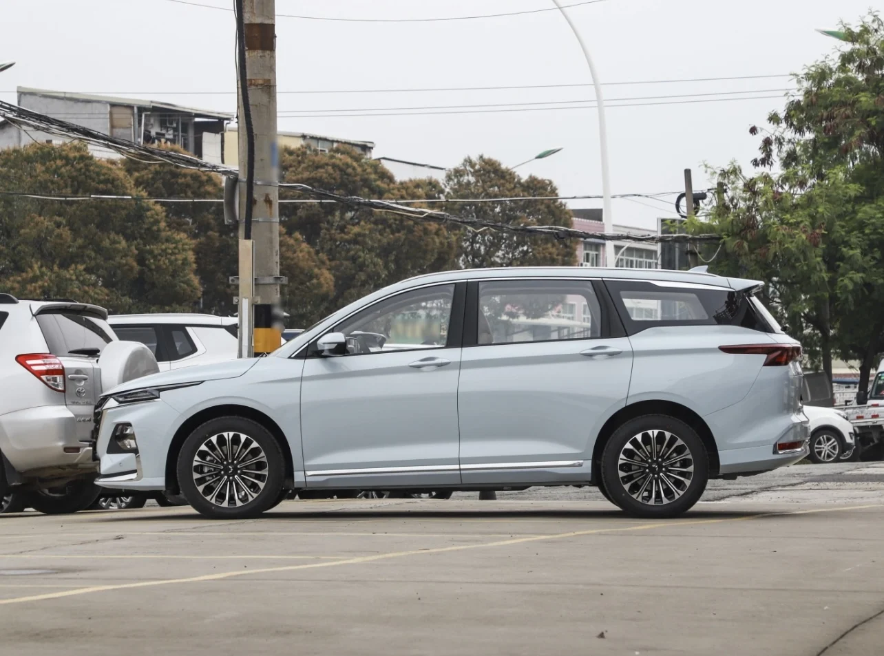blue white colour, inside is blackfull top luxury version 2023 year new wuling victory car