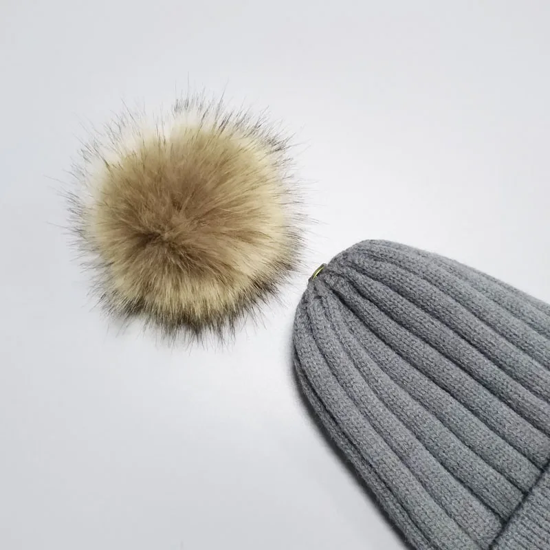 
Popular Custom Warm Knitted Hat For Women Soft 100% Acrylic Beanies Foldable Cap With Pom Pom Design 
