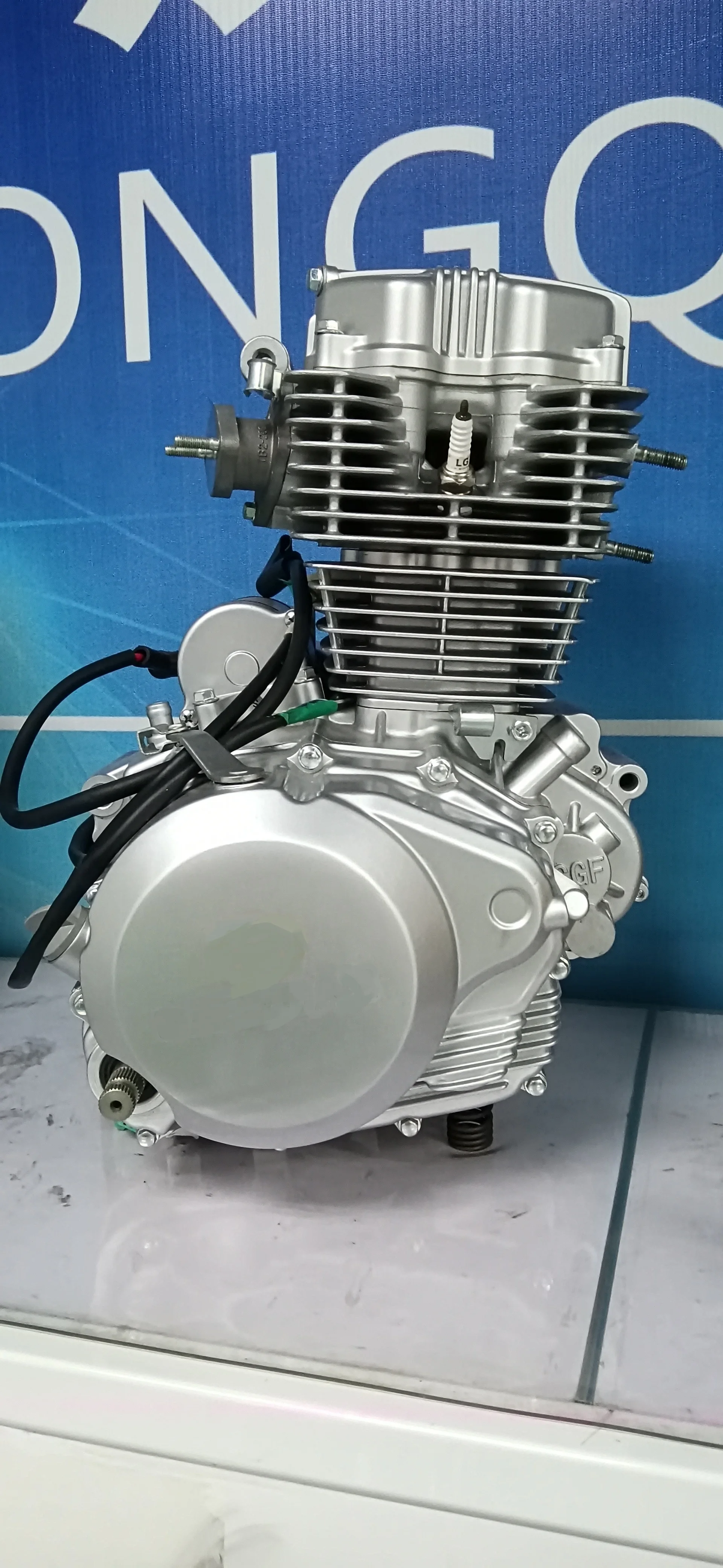 2022 Latest Arrival CGF200 Motorcycle Engine with Internal Balance Shaft